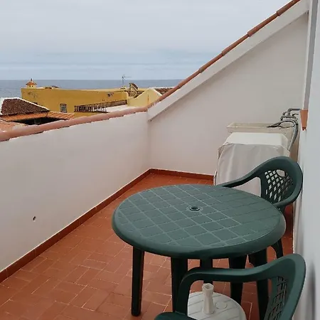 Atico Con Vistas Al Mar, شقة